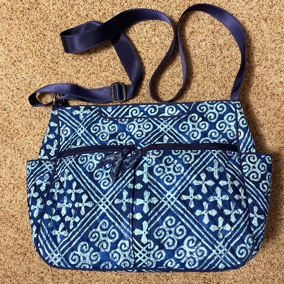 Vera Bradley Handbags - NWOT Vera Bradley Bag Blue Quilt Pattern